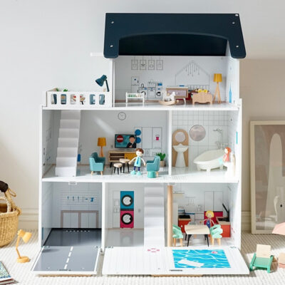 Modern family wooden doll houses wholesale supply
